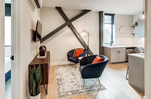 Berkeley Apartment | Walkable Urban Tennyson St Apt - Steps to Eats