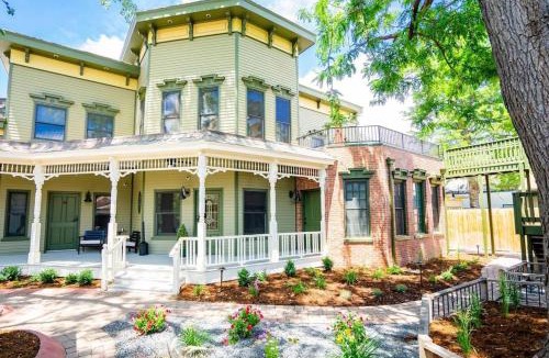 Five Points Hotel | Enchanting Escape - Curtis Park Club - RiNo