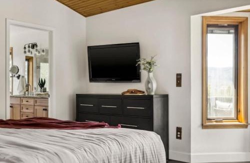 Evergreen House | Hot Tub - Scenic Views - Spacious Deck - Game Room