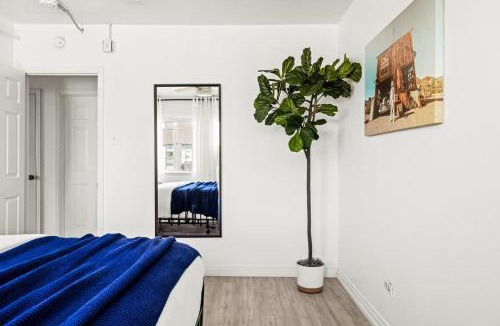 West Colfax Apartment | Bright & Modern Retreat - King Beds - Sloans Lake