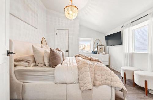 Sunnyside House | West Denver Radiance I Light & Bright 3BR retreat