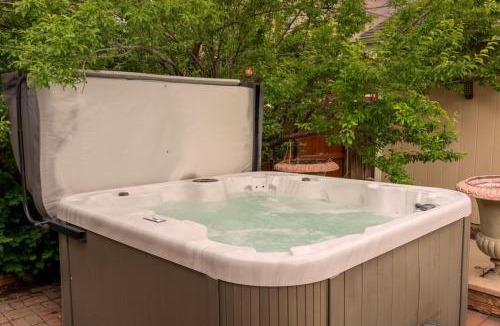 Hale House | The Retreat Theater Nights & Spa Delights