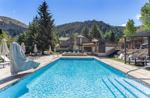 Avon House | Spectacular views Private Hot Tub Sleeps 16