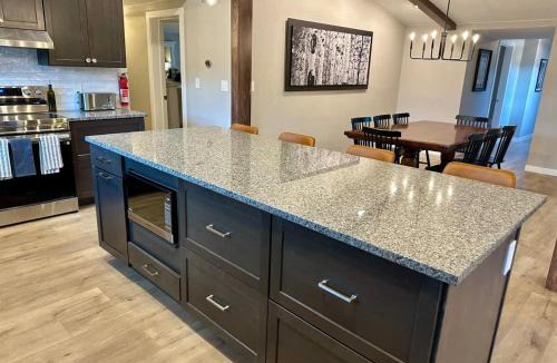 Sedalia House | Hier Hideaway - Hot Tub - Fire Pit - King Beds