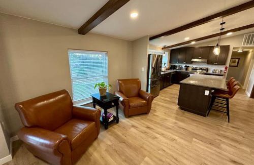Sedalia House | Hier Hideaway - Hot Tub - Fire Pit - King Beds