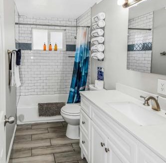 Littleton House | Huge family home in Centennial with five bedrooms large yard and plenty of parking