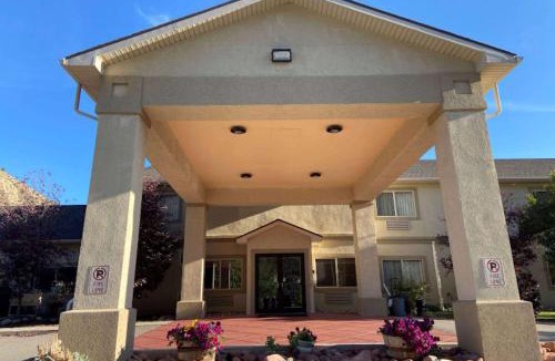 New Castle Hotel | Wingate by Wyndham New Castle - Glenwood Springs