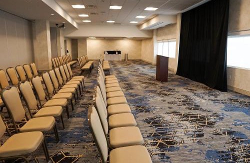 Chambers Heights Hotel | Holiday Inn Express & Suites - Aurora Medical Campus by IHG