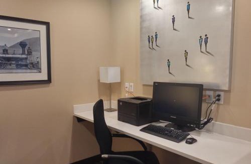 Golden Hotel | Holiday Inn Express & Suites Golden by IHG