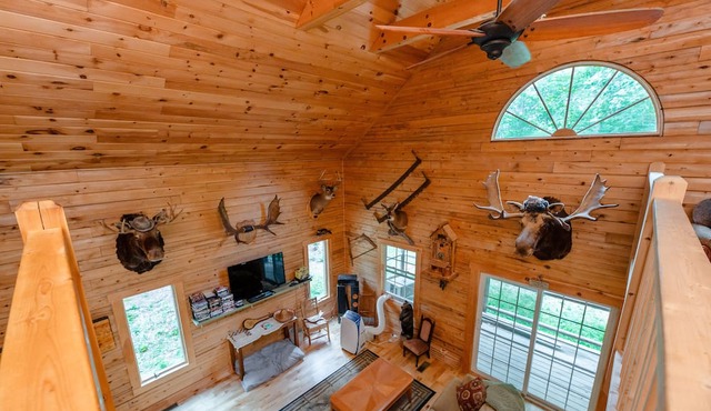 “Wooded Bliss” 💕Cabin in Bingham Maine!
