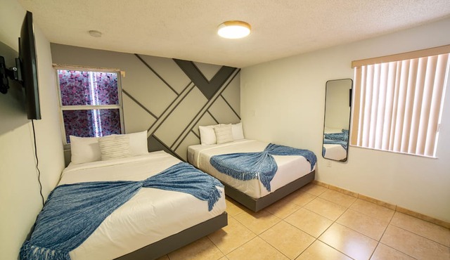 Central house Miami with heated Pool /games