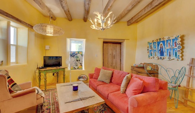 Santa Cruz Home w/Mountain Views!