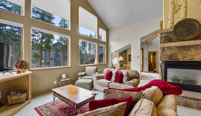 Gold King Chalet 3 Bedroom Townhouse by RedAwning