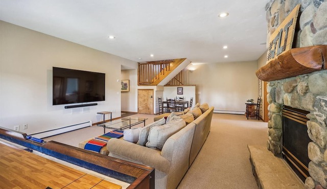 Experience luxury at 10 Southface, a spacious 4BR home in Breckenridge with mountain views.