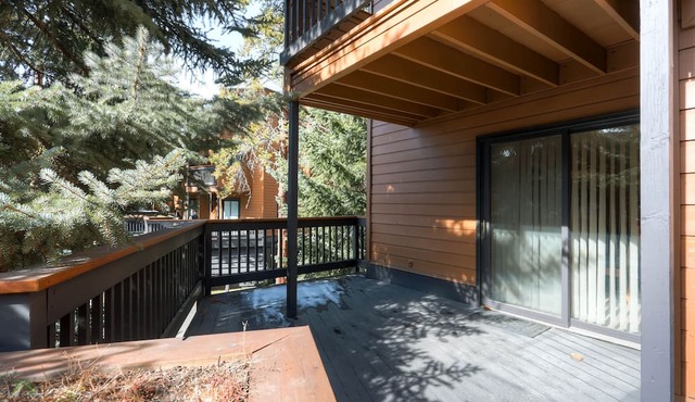 Perfect Mountain Retreat/3br -fireplace, Kids Ski Free 3 Bedroom Condo by RedAwning