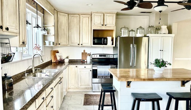 Cozy, Charming, & Spacious 4-bedroom. 2.5 bath, in the heart of Delta.