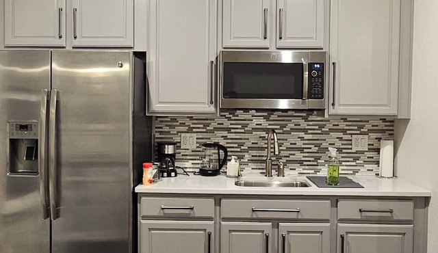 Cozy 1-bedroom with WiFi and AC in enchanting Aurora