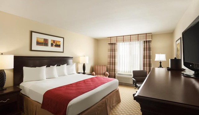 Country Inn & Suites by Radisson, Forest Lake, MN
