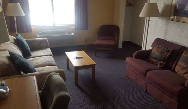 Rodeway Inn & Suites