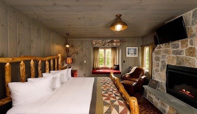 Friends Lake Inn