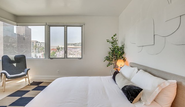Rooftop w/Views: Modern Little Italy Townhome
