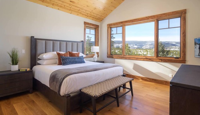 Secluded Luxury at Pole Creek Lodge | No Neighbors in Sight | Relax Under The Stars in Tabernash