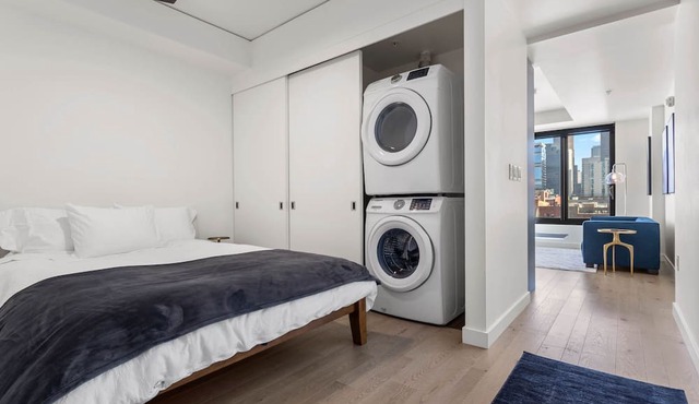 Urban 1 Bedroom - Union Station Views, Parking Included