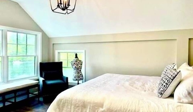 Peaceful Hudson River Waterfront Farmhouse Near Saratoga & Lake George