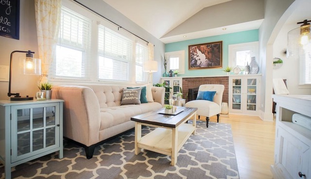 GREAT LOCATION! 3 min to DU-10 min to downtown/gameroom/wifi/firepit/4 bedrooms