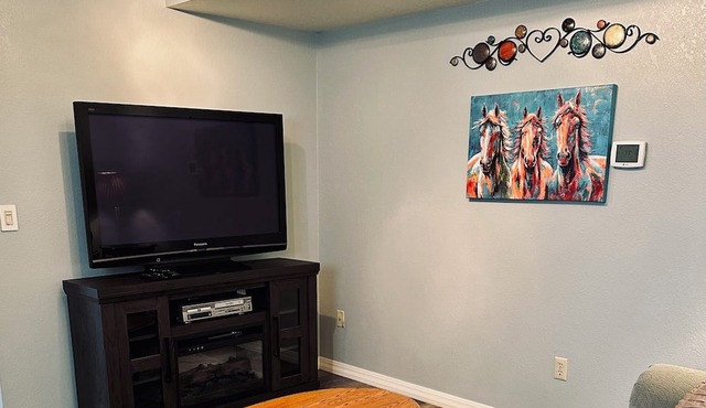 The Bunkhouse at PennyLane! Cozy Barn apt in the country, only 1 mile off I-25. in Platteville