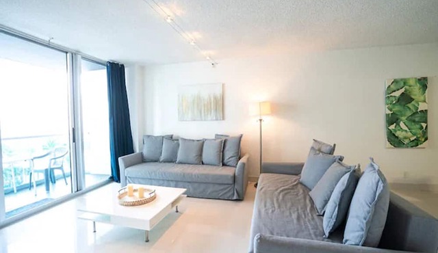 SIAN private apartment in Hollywood
