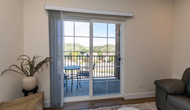 Mountain Views Colorado Springs Retreat