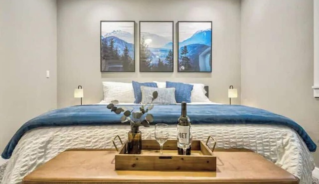 *NEW* Luxury Private Walkout Apt w Fire Pit & BBQ