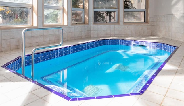 Great Romantic Gateway. Pool. Hot Tub. Lift.