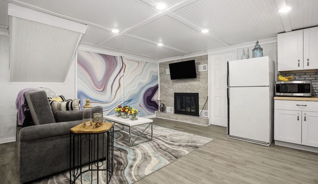 Stylish DU Apt. - Business Traveler - Sleeps 4