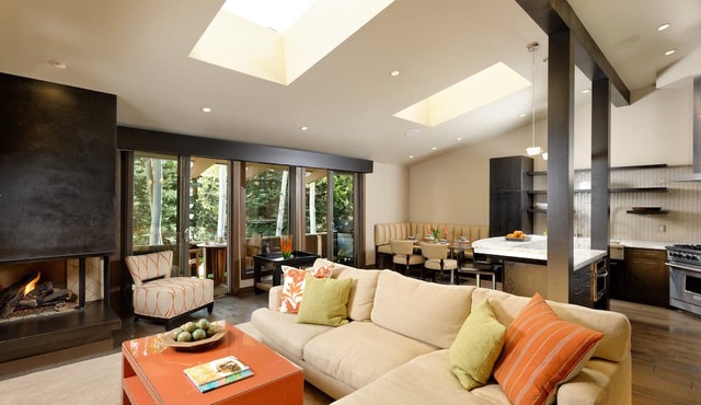 Deluxe 2 Bedroom Apartments at Resort with Outdoor Pool & Hot Tub