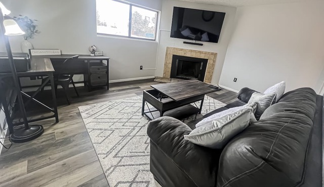 Lovely 2 bedroom! Close to All.