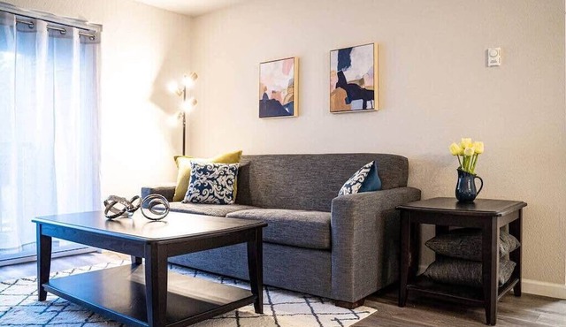Modern & Cozy Microsoft Campus Condo with Parking