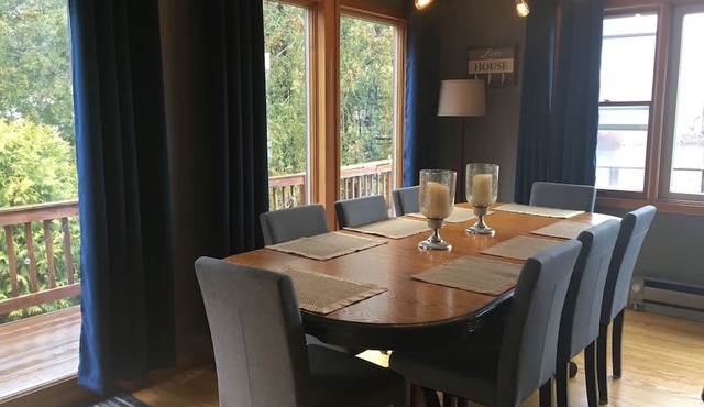 Lake house for 8, all seasons! Large deck overlooking the water in Argyle