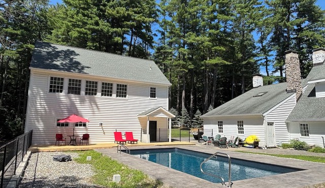 “Carriage House” Walking Distance Private 5 Acres.