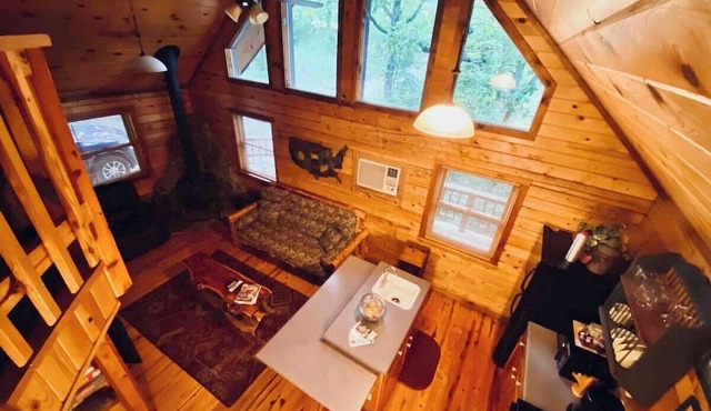 The Loft at Bear Mountain with Hottub in Eureka Springs
