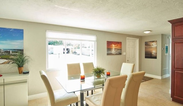 The Palms-Private Heated Pool, Hot Tub, Private backyard-5mi to beach in Sarasota
