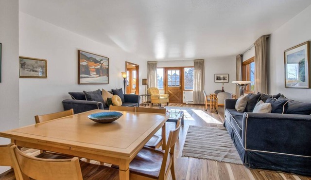 Chalet in Central Colorado Springs Location, 3 BR, 2 BA, Views, WiFi