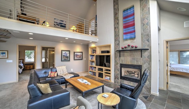 Stunning Mountain Retreat Between Slopes And Town