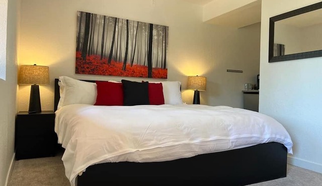 Refurbished Historic Green Mountain Falls Lodge