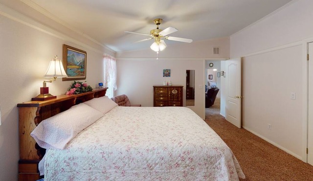 Jayhawk Cottage - 5 bedroom, in town, WIFI
