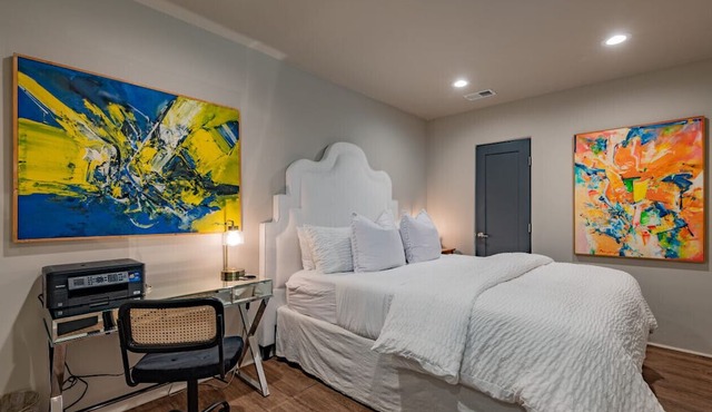 Luxury View Loft at the Historic Plaza -Spacious 1,050 Sq Ft in Santa Fe