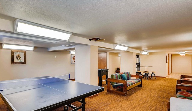 Cozy, Corner Top Floor Unit in Perfect Downtown Location | PM8B