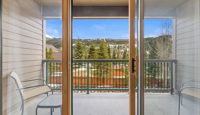 Ideally Located, Spacious Condo w/Mountain Views from 2 Private Balconies!