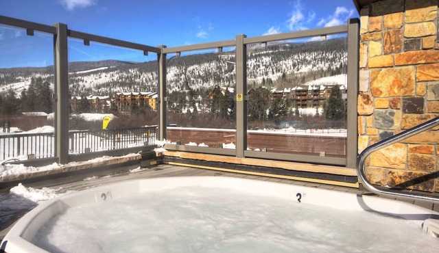 Huge Slopeside Penthouse/3 Minute Walk to Lifts/Hot Tub Access